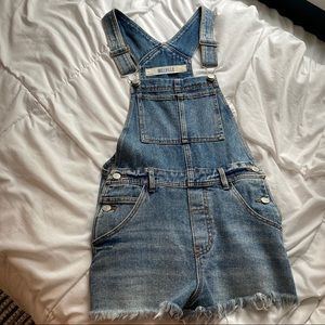 BRANDY MELVILLE OVERALL SHORTS